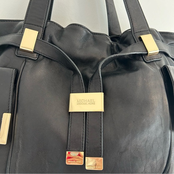 (SOLD) MICHAEL KORS ‘Beverly’ Leather Satchel Black Large - Picture 4 of 15